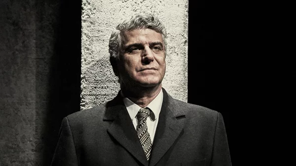 "Ο θάνατος του Εμποράκου": Μία πολύ δυνατή στιγμή του Βλαδίμηρου Κυριακίδη σε μία ωραία παράσταση από τον Γιώργο Νανούρη