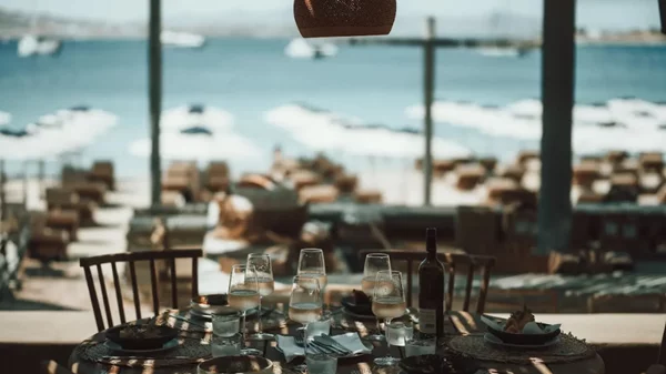 "Crios Beach Bar & Restaurant", Πάρος