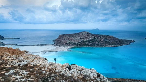 "Χρειάζεται να πας μόνο μια φορά για να ερωτευτείς": Τα αγαπημένα νησιά των ξένων δεν είναι η Σαντορίνη και η Μύκονος
