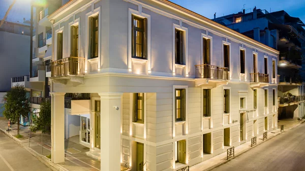 Eramai όπως "αγαπώ" αλλά και… "περνώ ένα αξέχαστο Πάσχα στην Πάτρα"