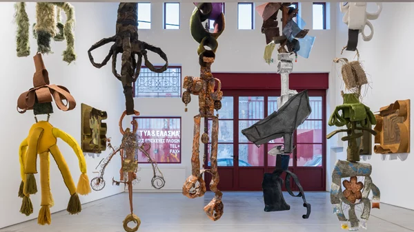 "The Syzygy of Cinnamon": Η The Intermission φιλοξενεί την πολυμορφική εγκατάσταση της Tamara Henderson