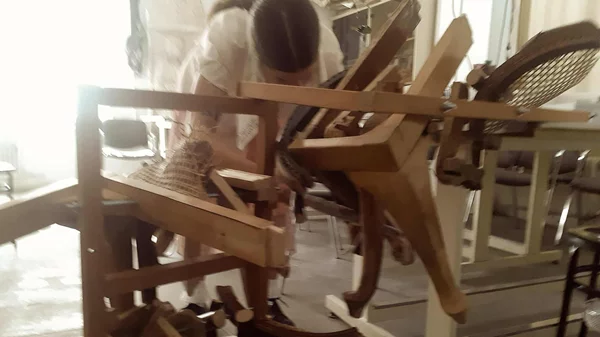 Τι είναι μια έκθεση "Κηρο-ποιητικής";