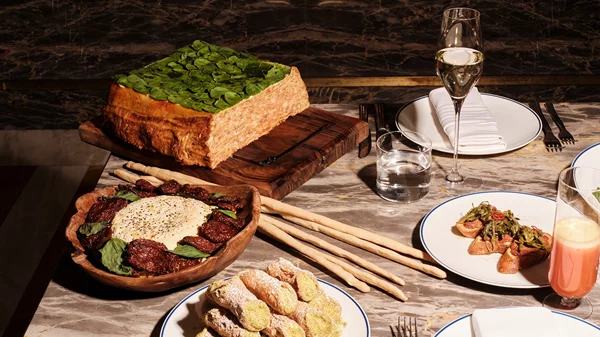 Στο "Mercato" στρώνουν ξανά το πιο πληθωρικό τραπέζι της Αθήνας