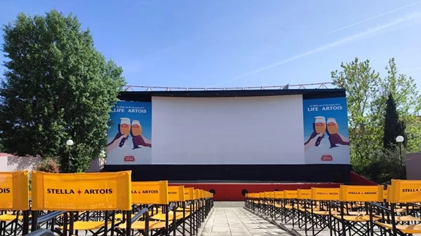 Άνοιξε το πρώτο θερινό σινεμά της σεζόν