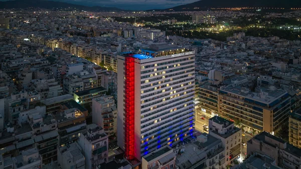 Μία φρέσκια πινελιά σε ένα από τα πιο εμβληματικά ξενοδοχεία της Αθήνας