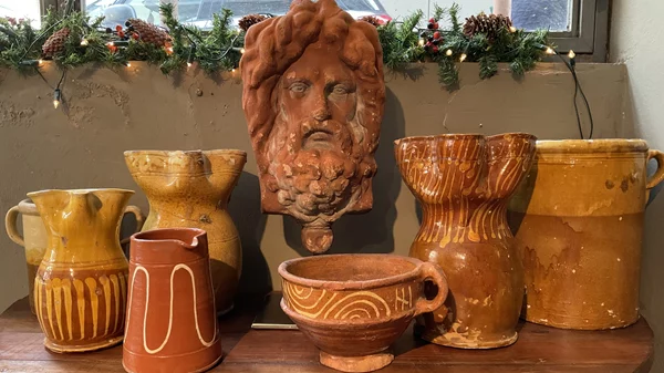 Τριήμερο μπαζάρ κεραμικών στη Vlastaris Antiques