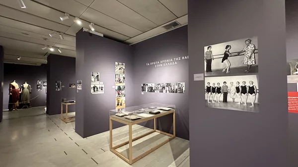 Η ιστορική έκθεση για τη Βασιλική Ακαδημία Χορού του Λονδίνου συνεχίζεται στο Μέγαρο Μουσικής