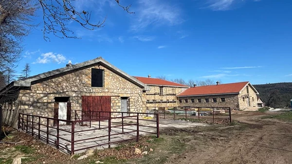 Εργασίες για τη δημιουργία έκθεσης στο κτίριο του Νέου Βουστασίου στο Τατόι