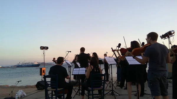 Το 18ο Μουσικό Φεστιβάλ Αίγινας γεμίζει την παραλία της Αύρας με μελωδίες