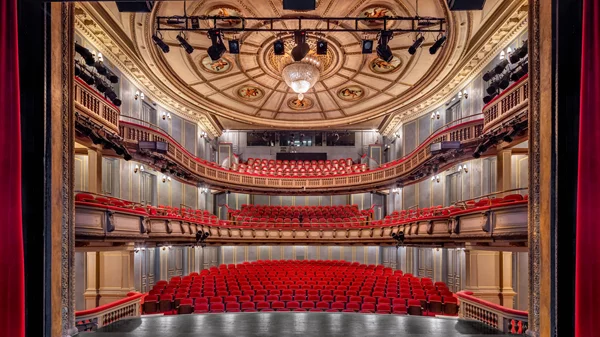 Εθνικό Θέατρο: Επιστρέφουν οι παραστάσεις καθολικής προσβασιμότητας