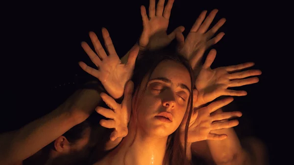 Το grape του Φεστιβάλ Αθηνών Επιδαύρου κερδίζει τα διεθνή ΜΜΕ