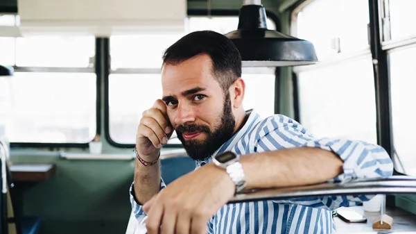 Δημήτρη Αγιοπετρίτη -Μπογδάνο, γιατί να δούμε το "Μπιλ και Λου" στο Θέατρο του Νέου Κόσμου;