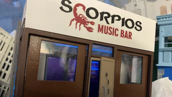 "Finchtopia": Μια εικαστική περιπλάνηση στην Αθήνα των 90s