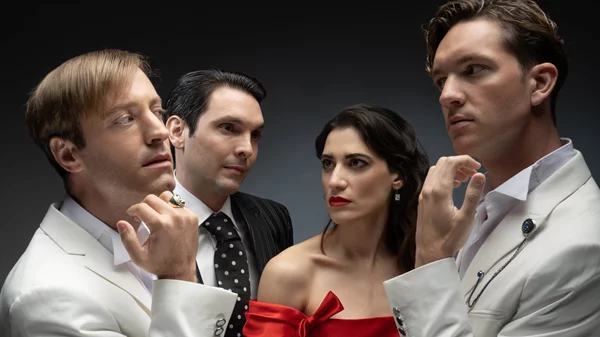 Ο "Ταλαντούχος Κύριος Ρίπλεϊ", ο δολοπλόκος ήρωας της Πατρίσια Χάισμιθ στη σκηνή του Ιλίσια-Βολανάκης