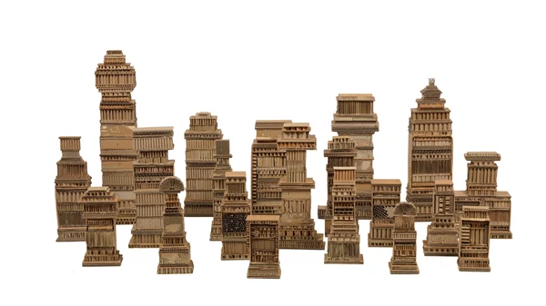 "Κτίσματα": Αυθορμητισμός και υπαρξιακά ερωτήματα στα έργα της Βούλας Καραμπατζάκη