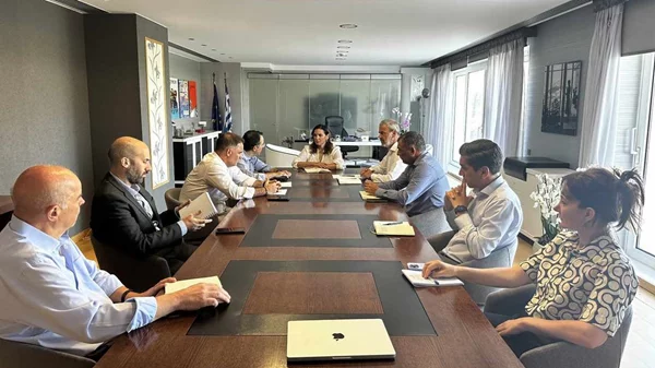 Έκτακτη σύσκεψη της Υπουργού Τουρισμού για τις πυρκαγιές στη Ρόδο