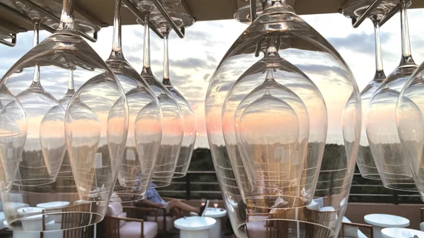 Στην Κυπαρισσία υπάρχει ένα wine bar που αξίζει την προσοχή σου