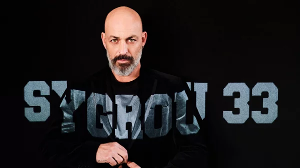 "Αγρυπνία": Η νέα παράσταση του Αντώνη Καλογρίδη στο καινούριο θέατρο "Συγγρού 33"