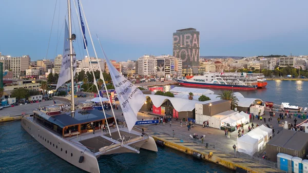 Art Explora Festival: Επιβιβαστήκαμε στο πλωτό μουσείο που αγκυροβολεί στον Πειραιά