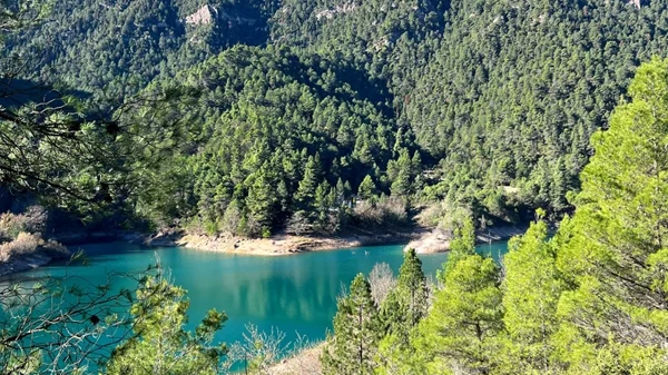 Λίμνη Τσιβλού: Μονήμερη εκδρομή με κρυστάλλινα νερά κοντά στην Αθήνα