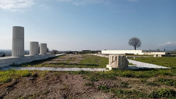 Αυτές οι εργασίες έγιναν στο Ανάκτορο της Αρχαίας Πέλλας που άνοιξε ξανά για το κοινό