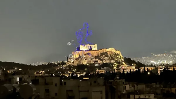 Τι έγινε το βράδυ της Πέμπτης με φόντο την Ακρόπολη; Σάλος με το διαφημιστικό drone show και μηνύσεις από το ΥΠΠΟ