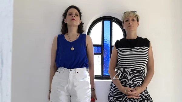 "Ο τίτλος της έκθεσης BFFEAE αποπνέει μια κοριτσίστικη ναΐφ διάθεση, όμως μη γελιέστε…"