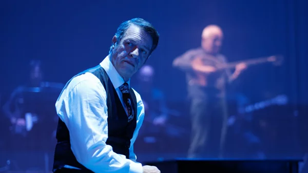 11 τελευταίες παραστάσεις για το "Τα πήρες όλα κι έφυγες – Η ζωή του Στράτου Διονυσίου" στο Παλλάς