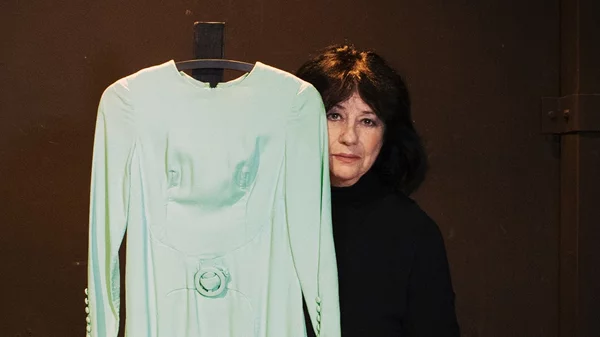 Η Άννα Βαγενά "φοράει" το "Βεραμάν φόρεμα" στο νέο της μονόλογο στο Θέατρο Μεταξουργείο