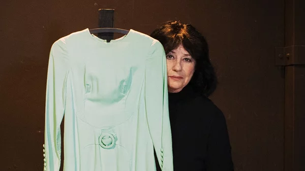 To "Βεραμάν φόρεμα" της Άννας Βαγενά παίρνει παράταση