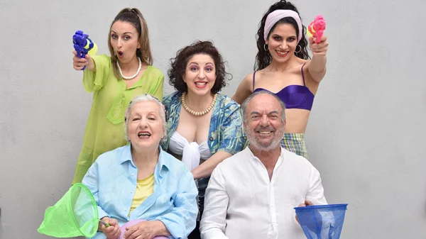 Το θέατρο Από Κοινού πάει "Διακοπές στο Porto Salta"