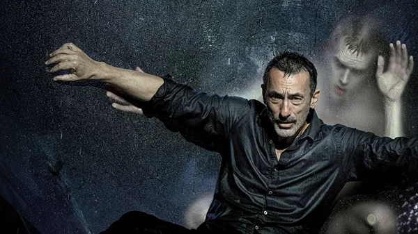 "Ink": Που θα βρείτε το βιβλίο του Δημήτρη Παπαϊωάννου με αφορμή την παράσταση