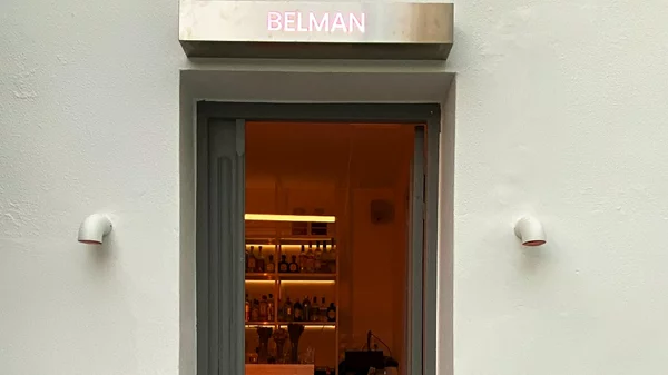 "Belman": Το Nolanverse πιάνει Κυκλάδες