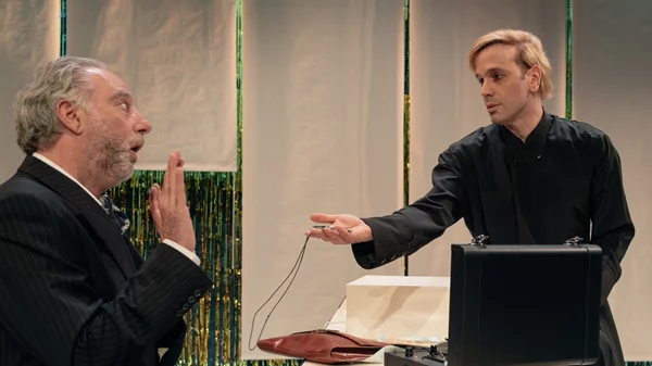 Τελευταίες παραστάσεις για τον "Ταρτούφο" του Μολιέρου στο θέατρο Σταθμός