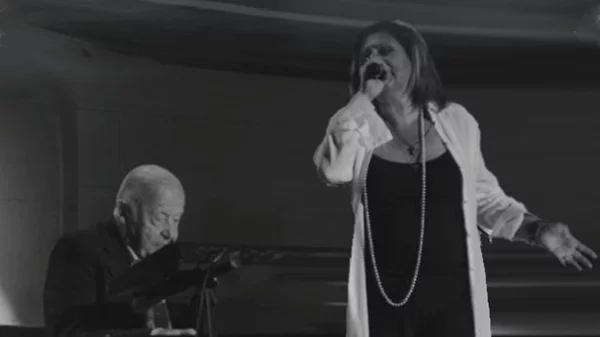 Η Λένα Αλκαίου παρουσιάζει στο Άλσος τα "Λαϊκά του Πλέσσα"