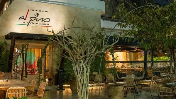 'Alpino Cucina Italiana' και στο Μικρολίμανο