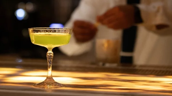 Island life και ευ πίνειν: Στα μπαρ των νησιών που θα πιούμε αυτό το καλοκαίρι