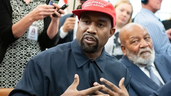 Adidas: Τίτλοι τέλους στην συνεργασία με τον Kanye West | Εξαντλήθηκε το απόθεμα των Yeezys