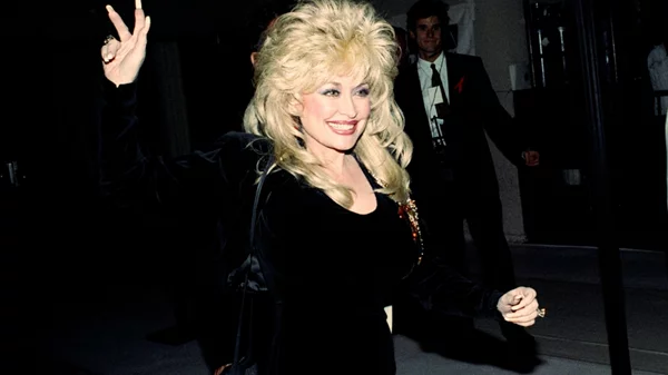 Η Dolly Parton κυκλοφορεί το νέο της παιδικό χριστουγεννιάτικο βιβλίο