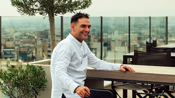 Ο Κωνσταντίνος Φιλιππόπουλος γνωρίζει καλά για ποιους λόγους μαγειρεύει