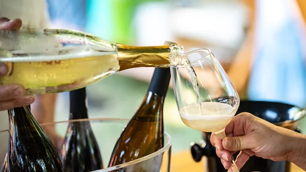 Με ένα ποτήρι κρασί στο χέρι: Τα οινικά ραντεβού της σεζόν