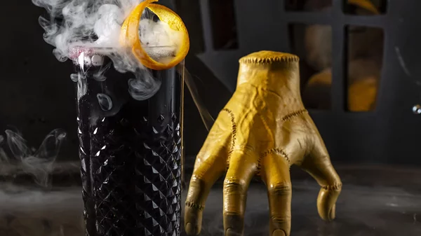 Απόκριες με Tim Burton, Wednesday και spooky cocktails στα TGI FRIDAYS™