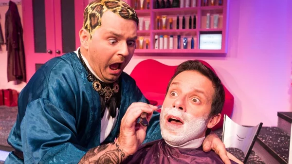 Ανανεωμένο βγαίνει σε καλοκαιρινή περιοδεία το "Σεσουάρ για δολοφόνους"