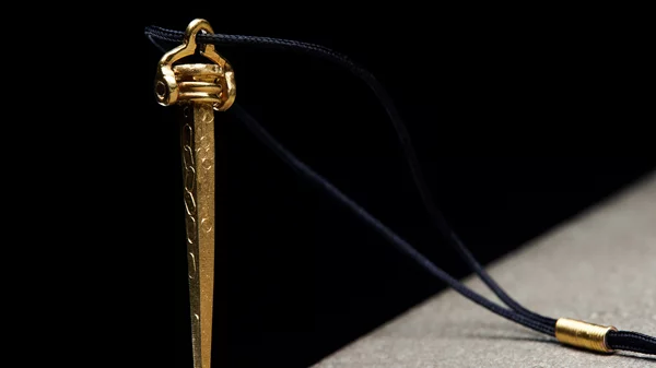 "Clavus Annalis": Μια έκθεση κοσμήματος διερευνά την ανθρώπινη τάση συλλογής αντικειμένων