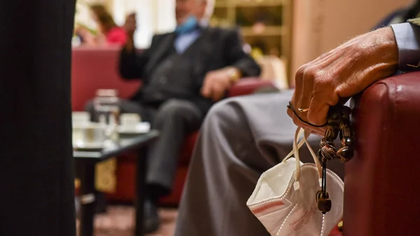 25 Λέσχες Φιλίας ανοίγουν ξανά τις πόρτες τους για το αθηναϊκό κοινό