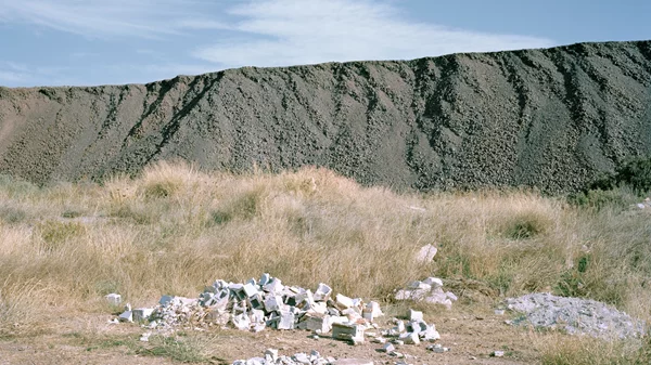 Η Λαυρεωτική γίνεται και πάλι ένας χώρος εικαστικού πειραματισμού, επαναφέροντας "απόηχους μιας μακρινής εποχής"
