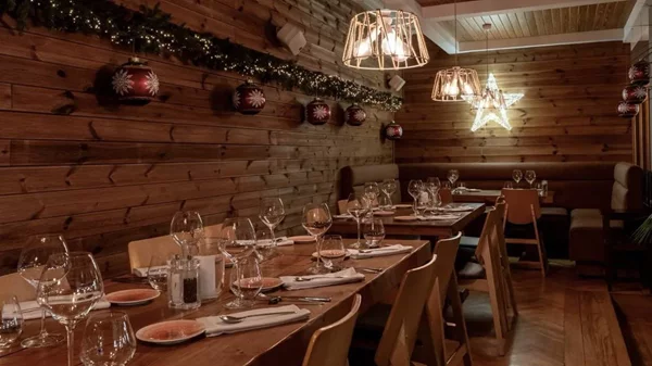 "Τρία Γουρουνάκια": Δημιουργική παράδοση στο πιάτο με θεσσαλονικιώτικη υπογραφή