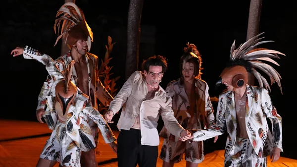 5 λόγοι για να δούμε τους "Όρνιθες" του Άρη Μπινιάρη