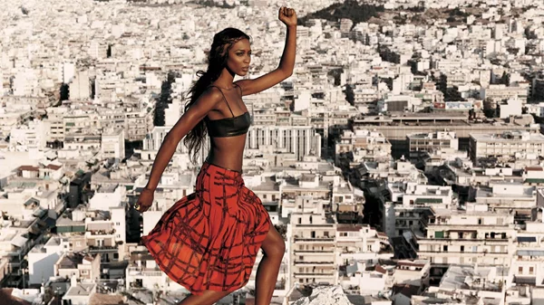 Την αμφίδρομη σχέση μόδας και σύγχρονης τέχνης εξετάζει η έκθεση "Είσαι ότι φοράς"