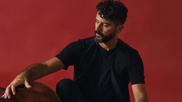 Πέτρος Κλαμπάνης: "Δεν ανακαλύπτουμε την Αμερική. Προτείνουμε όμως μια νέα, δυνατή ανάγνωση σε ένα έργο που έχουμε ξαναδεί"